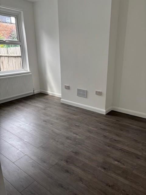 3 bed property in Derby Avenue, London